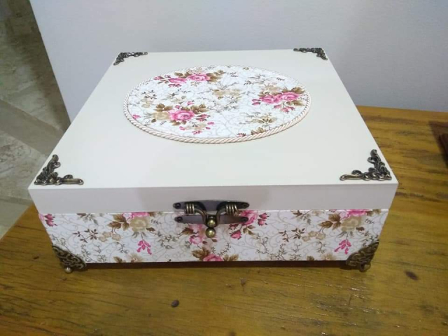 Caixa Estampa Clara Estampa na Base e fecho