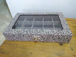 Caixa Grande 15 divisórias tampa vidro estapa e fecho